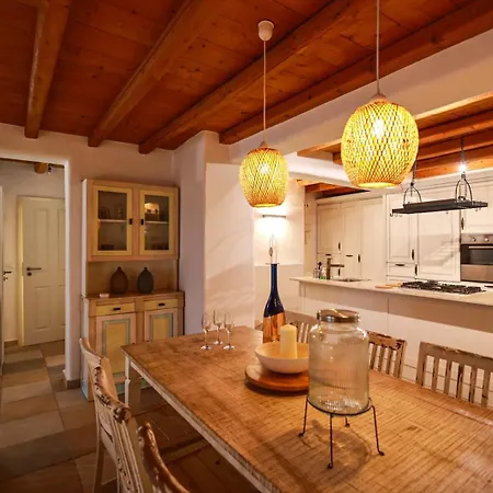 Vila Luxury Villa With Pool And Sunset View!